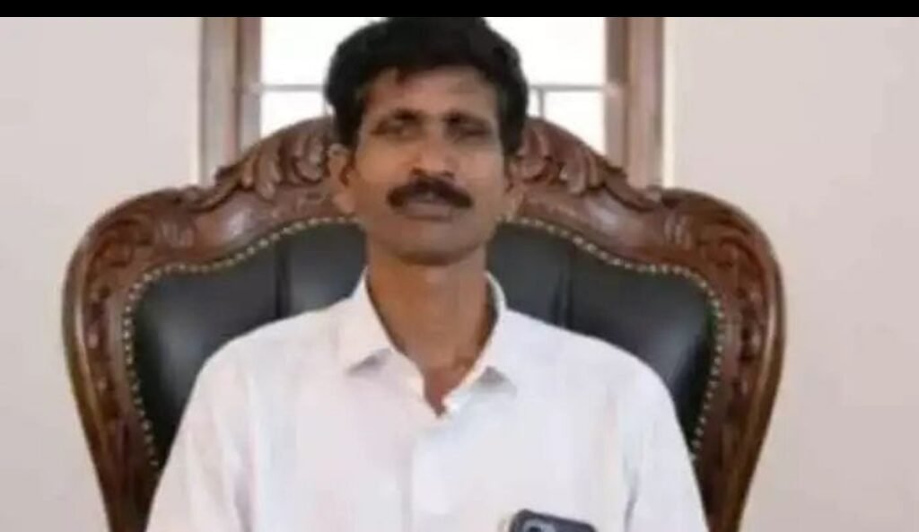 ఎన్నికల హామీ అమలు.. గ్రామస్తుల ఇంటి పన్ను చెల్లించిన సర్పంచ్