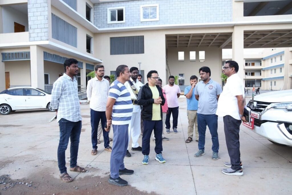 సమీకృత కలెక్టరేట్‌ను తనిఖీ చేసిన మున్సిపల్ కమిషనర్