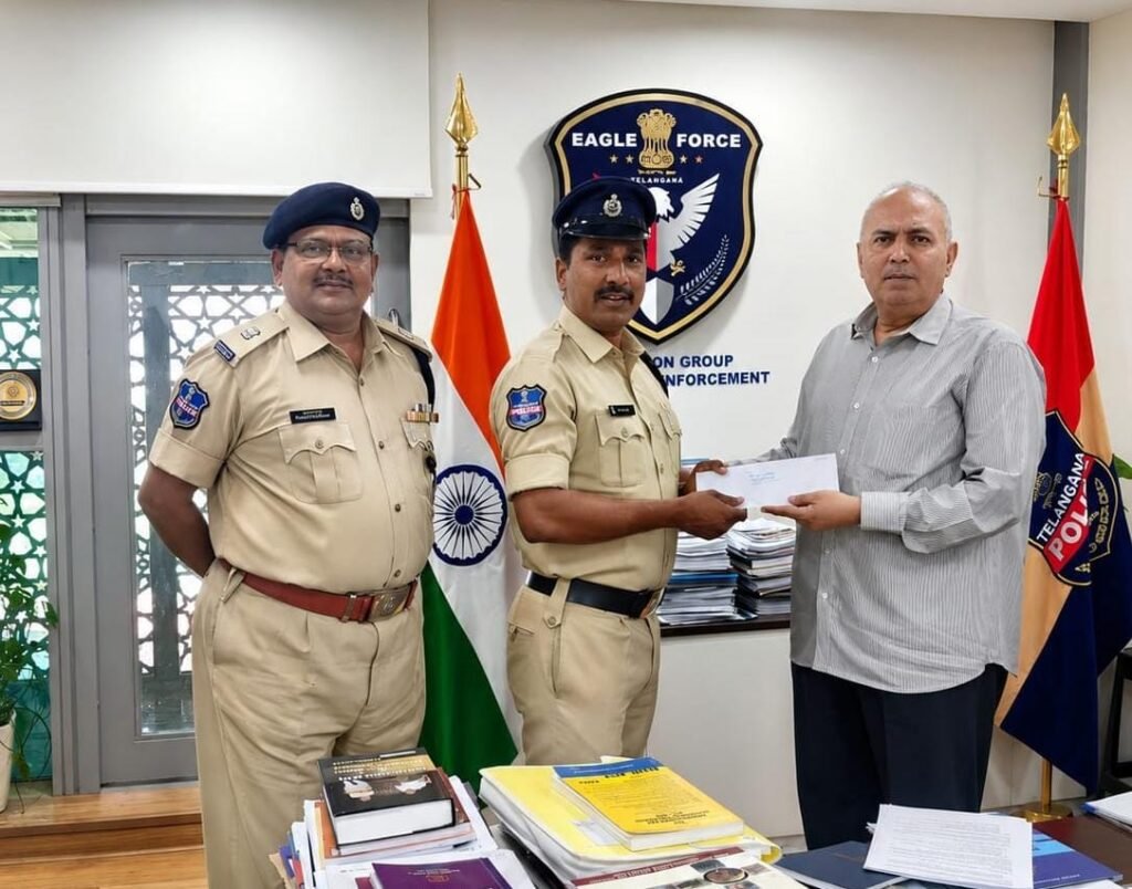 నల్లగొండ టూ టౌన్ కానిస్టేబుల్‌ షకీల్‌కు బెస్ట్ అవార్డు