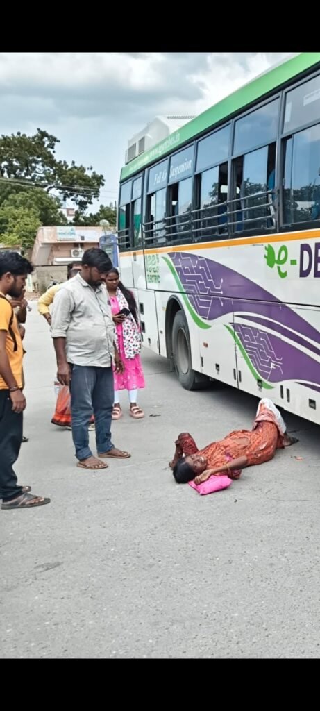 నల్గొండ–హైదరాబాద్ బస్సు కింద పడి మహిళకు గాయాలు