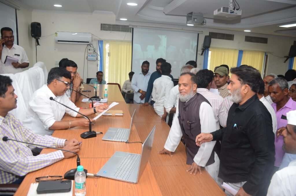 మిర్యాలగూడ రోడ్డుపై ట్రాఫిక్ కష్టాలు.. కలెక్టర్‌కు ప్రజా ప్రతినిధుల వినతి