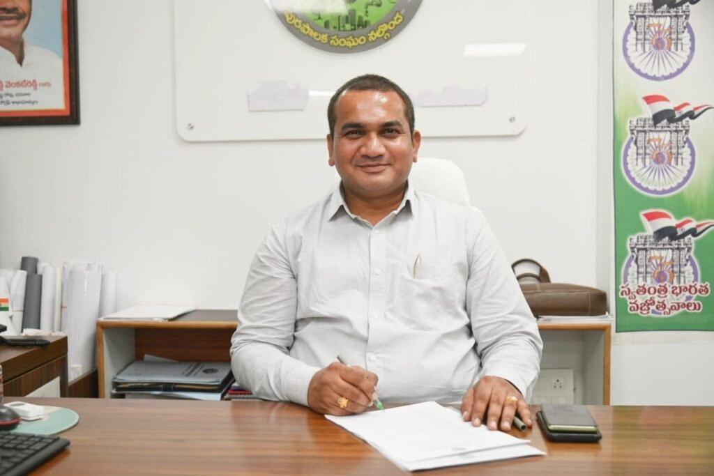 బీసీ మహిళలకు ఉచిత కుట్టు మిషన్లు