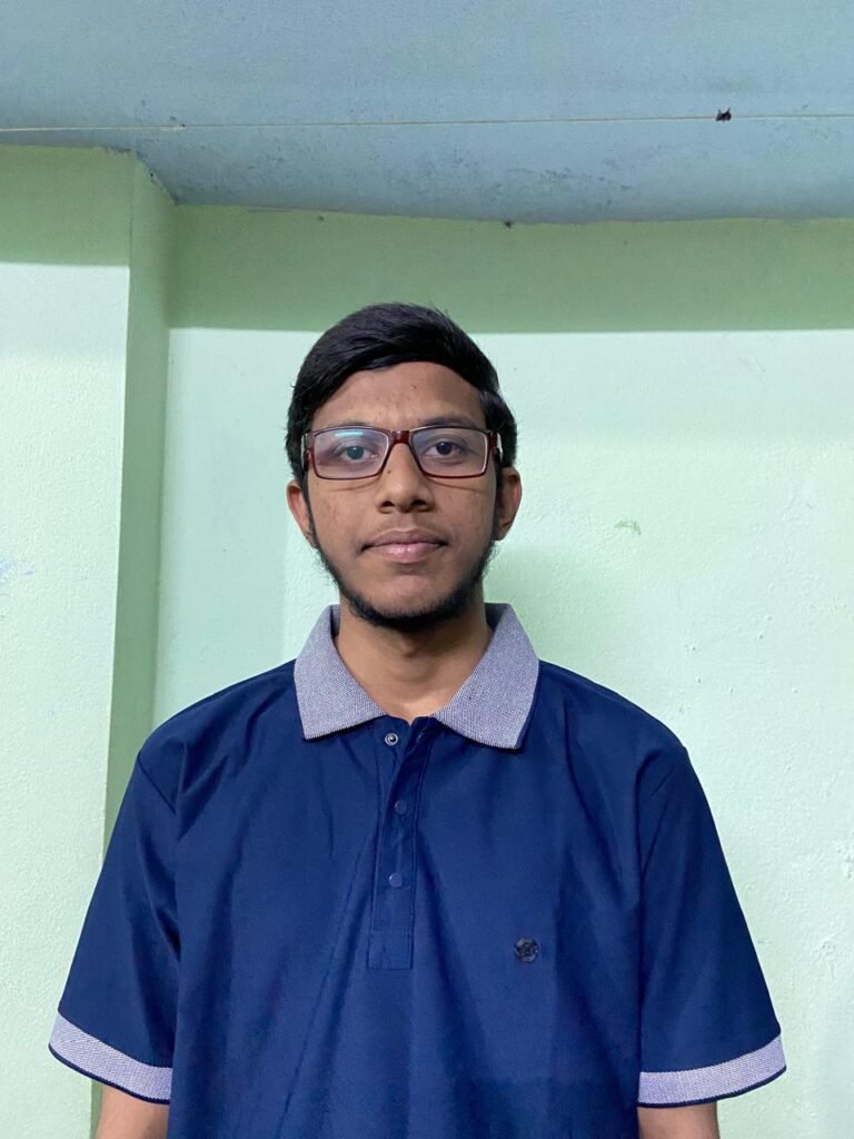 కష్టాల మధ్య చదువు.. NEETలో సత్తా చాటిన నకిరేకల్ విద్యార్థి