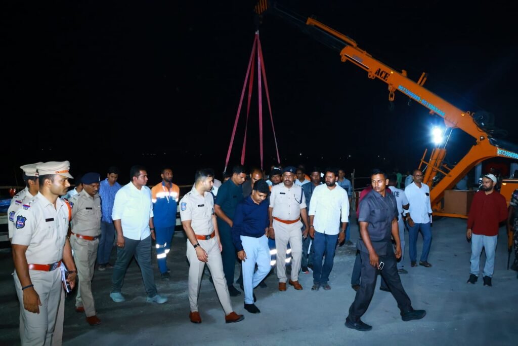 వల్లభరావు చెరువులో గణేష్ నిమజ్జన ఏర్పాట్లపై అధికారుల పరిశీలన