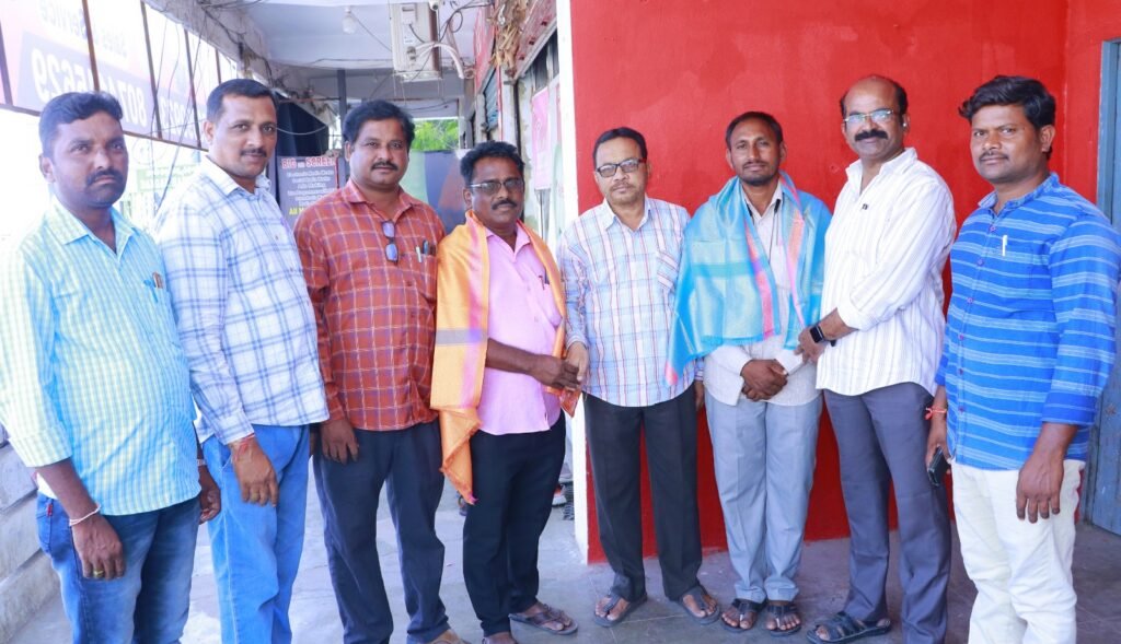జర్నలిస్టుల హెల్త్ కార్డుల కోసం పోస్టుకార్డుల ఉద్యమాన్ని విజయవంతం చేయాలి