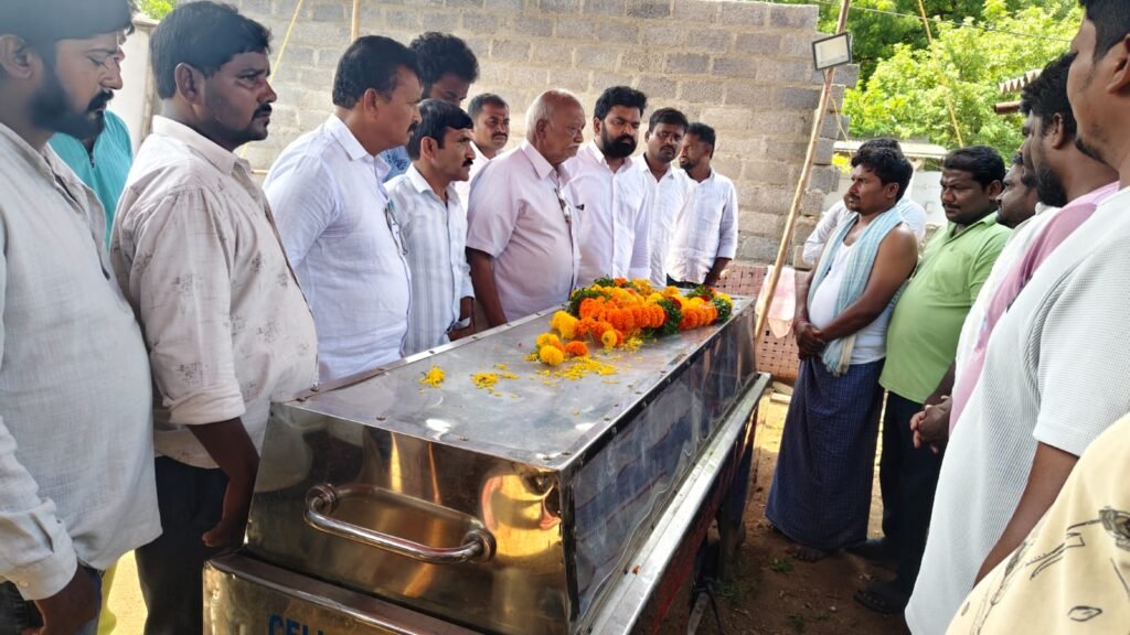 నూకల మల్లమ్మ మృతి.. కుటుంబ సభ్యులను పరామర్శించిన యూత్ కాంగ్రెస్ నాయకుడు బద్దం సుధీర్