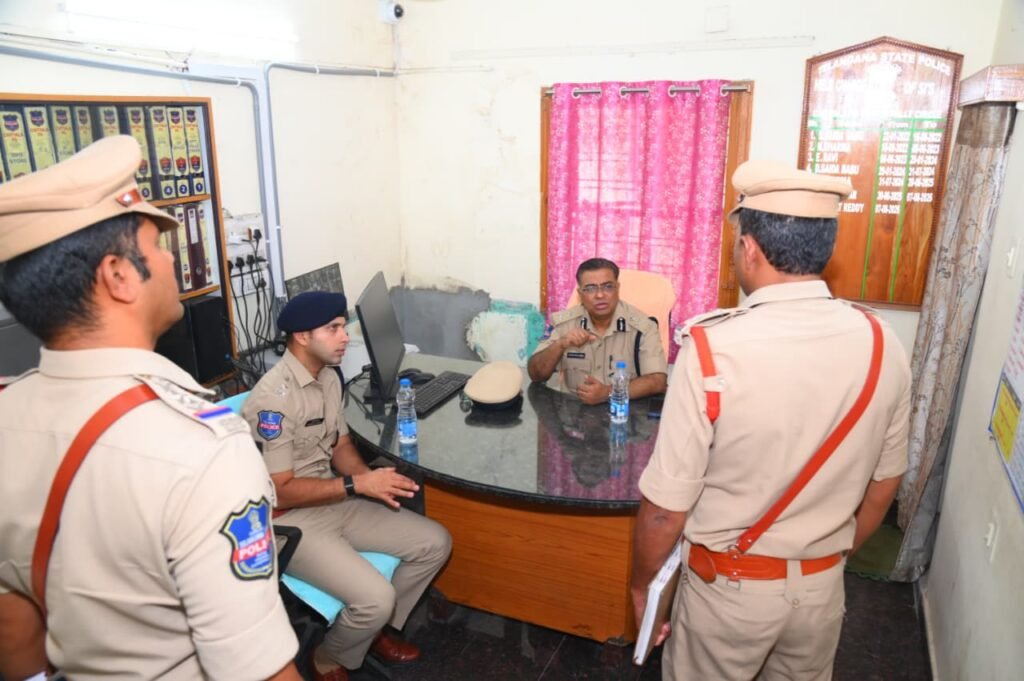 రోడ్డు ప్రమాదాల నివారణకు ప్రత్యేక చర్యలు చేపట్టాలి: ఐజీ షాహనవాజ్ ఖాసిం చిట్యాల పోలీస్ స్టేషన్‌ను తనిఖీ చేసిన యాదాద్రి జోన్ ఐజీ