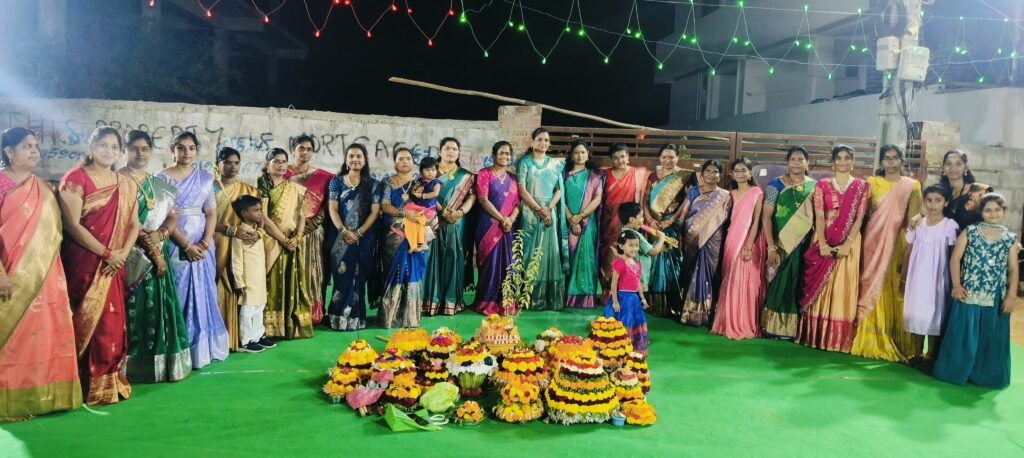 భద్రకాళి నగర్‌లో ఘనంగా సద్దుల బతుకమ్మ వేడుకలు