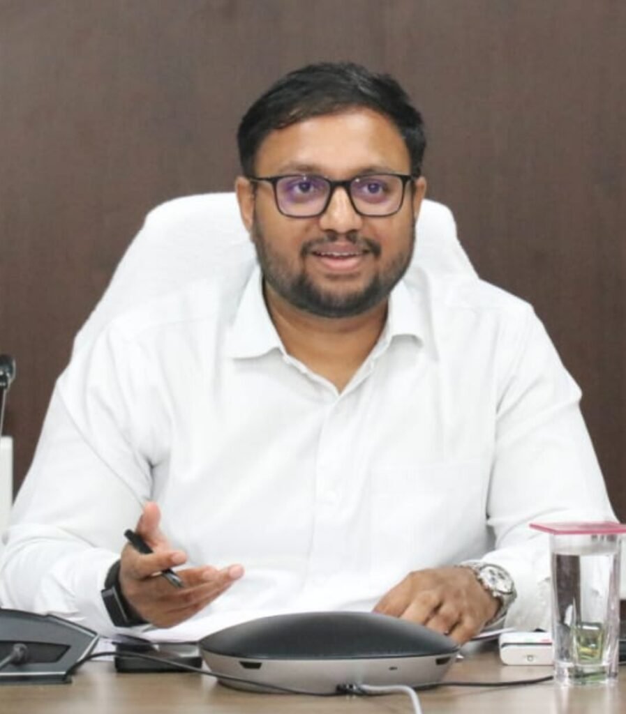 భూ అక్రమాలపై ముగ్గురు రెవెన్యూ అధికారుల సస్పెన్షన్