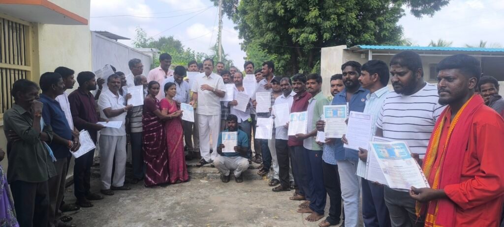 నిరుపేదలకు అండగా మాజీ ఎంపీపీ రేగట్టే నిర్మల నరసింహారెడ్డి 30 నిరుపేద కుటుంబాలకు 80 గజాల చొప్పున వ్యవసాయ భూమి దానం